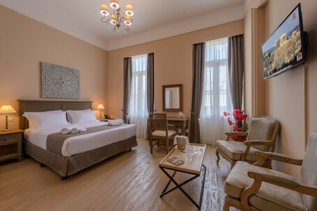 Palladian Home - Image 33