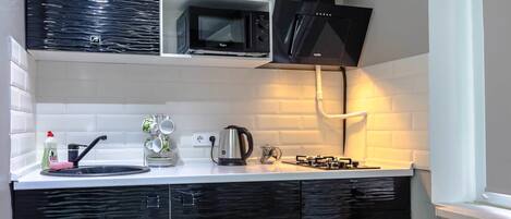 Luxury Apartment, 1 Double Bed | Private kitchenette | Full-size fridge, microwave, stovetop, coffee/tea maker