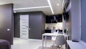 تناول الطعام داخل الغرفة