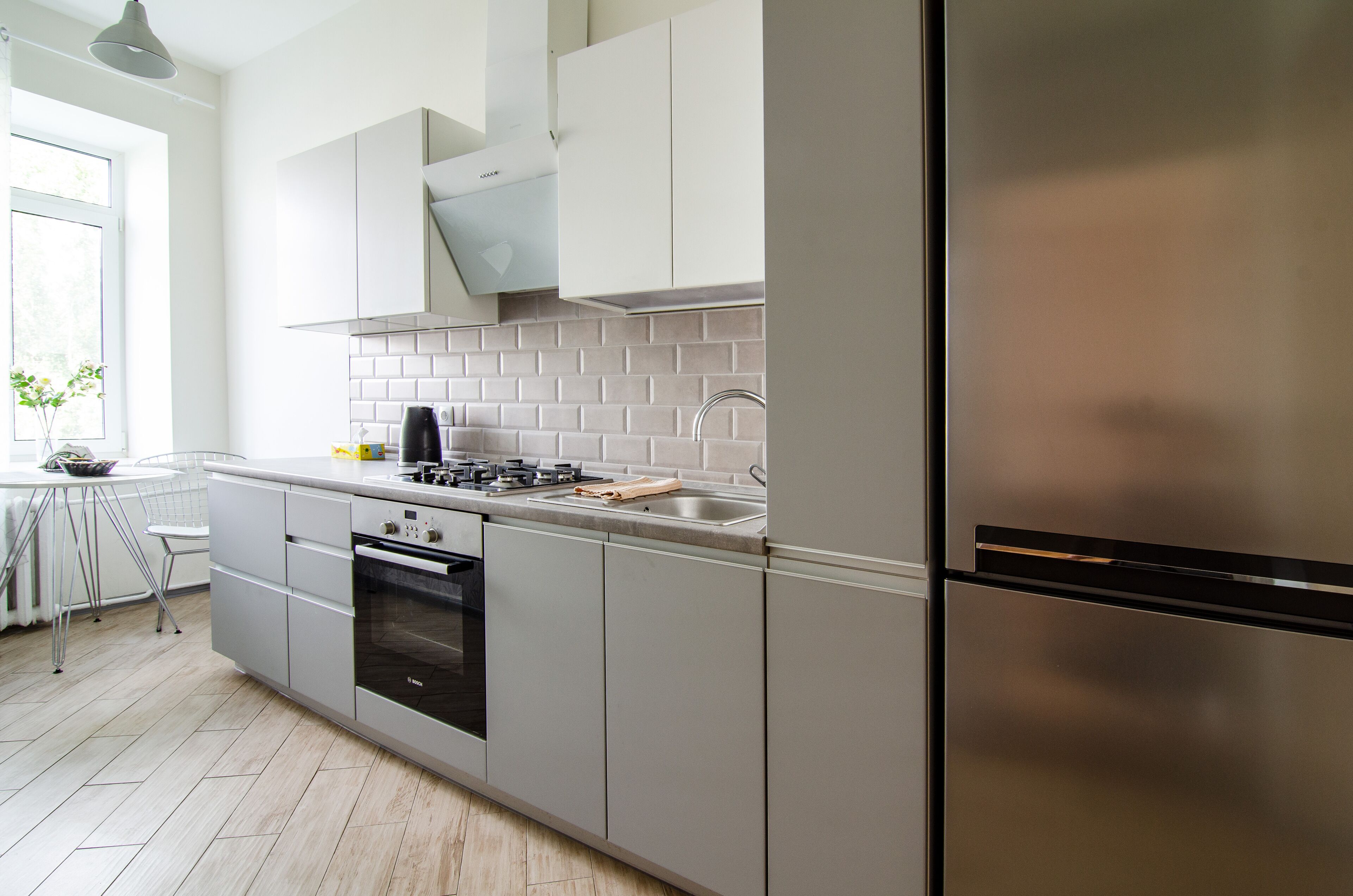 Apartamento conforto (11 Luteranska st) | Cozinha privada | Geladeira grande, micro-ondas, cooktop, cafeteira/chaleira