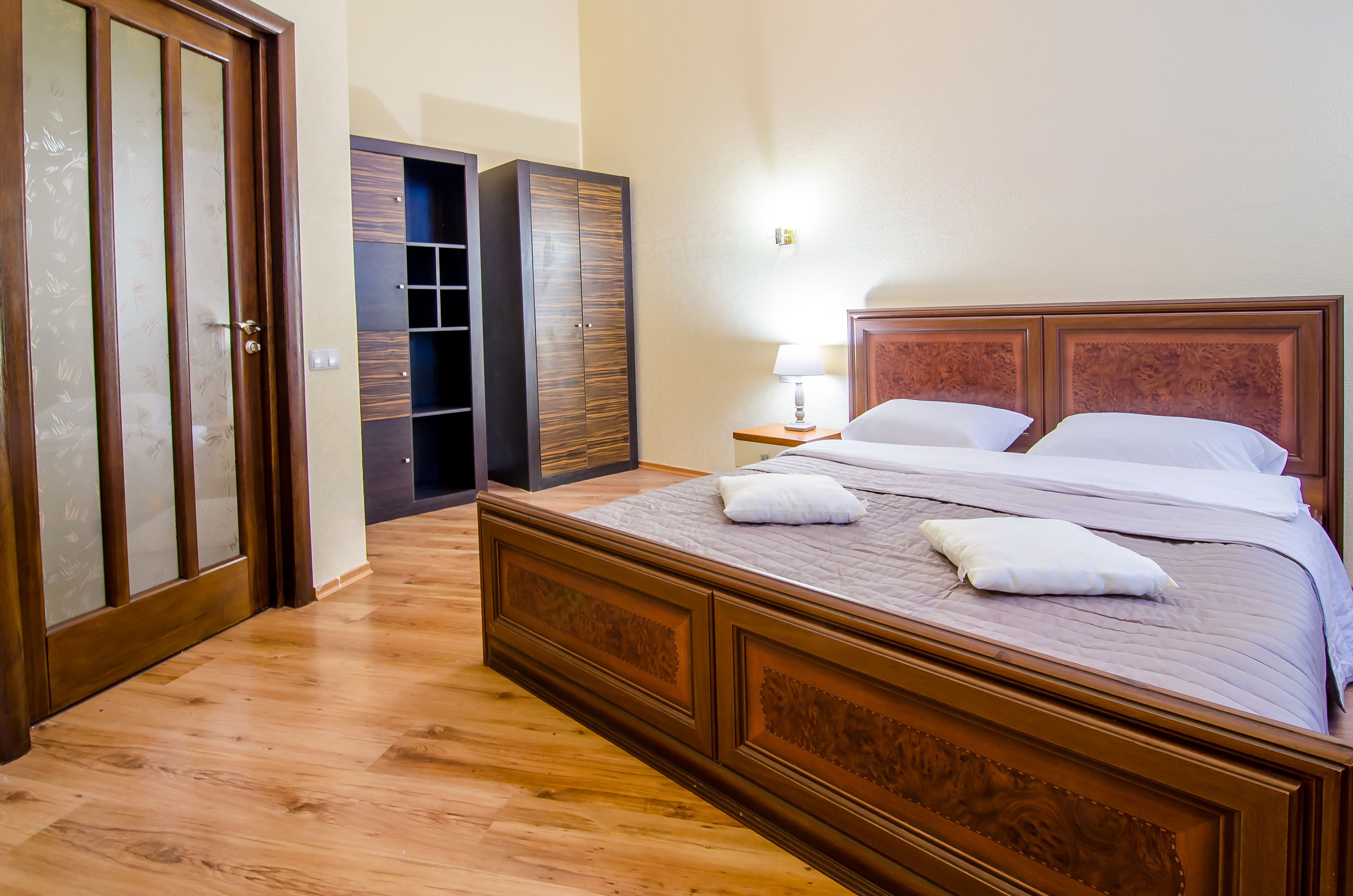 Iron/ironing board, rollaway beds, free WiFi