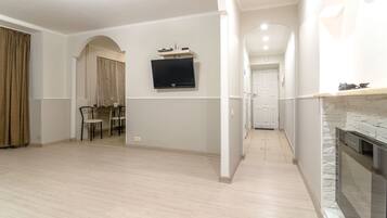 Apartamento, 2 habitaciones (Lesi Ukrainki Blvd 12) | Ropa de cama de alta calidad y decoración individual