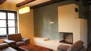 Bungalow (Mysliwski) | Living room | Flat-screen TV