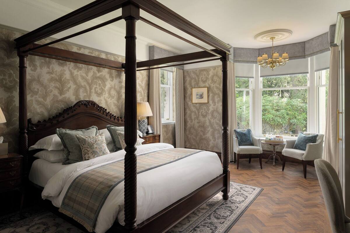 Luxury Suite, 1 King Bed, Garden View