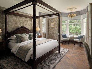 Ropa de cama de alta calidad y minibar