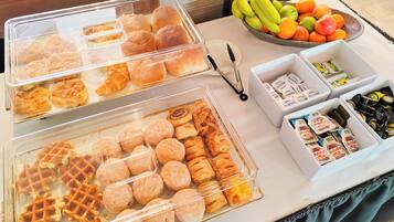 Free full breakfast on weekdays