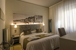 Classic Double Room | In-room safe, blackout drapes, free wired internet, bed sheets