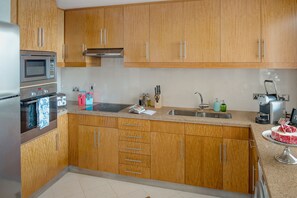 Superior-huoneisto, 2 makuuhuonetta | Yksityinen keittiö | Jääkaappi, mikroaaltouuni, uuni, liesi