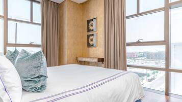 Design appartement, 4 slaapkamers, uitzicht op stad | Luxe beddengoed, pillowtop-bedden, een kluis op de kamer