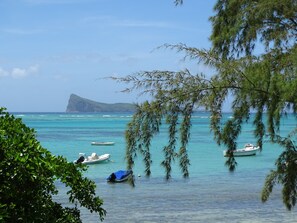 Beach nearby - Nitzana Residences & Restaurant (Cap Malheureux)