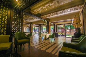 Breakfast, lunch, dinner served; Indian cuisine, garden views 