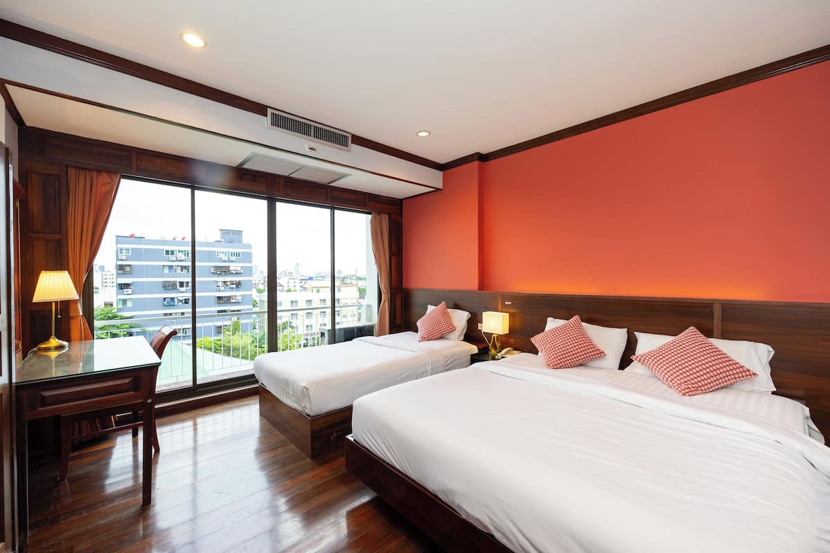 Suite, 3 Katil Bujang (Single) | 1 bilik tidur, bar mini, peti besi dalam bilik, meja