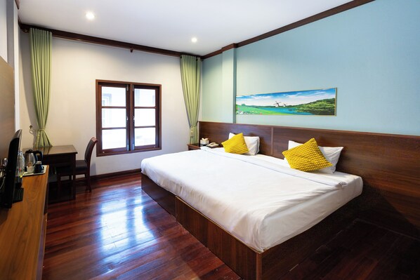 Habitación doble Deluxe, vista al jardín | Minibar, caja de seguridad en la habitación, escritorio y wifi gratis 