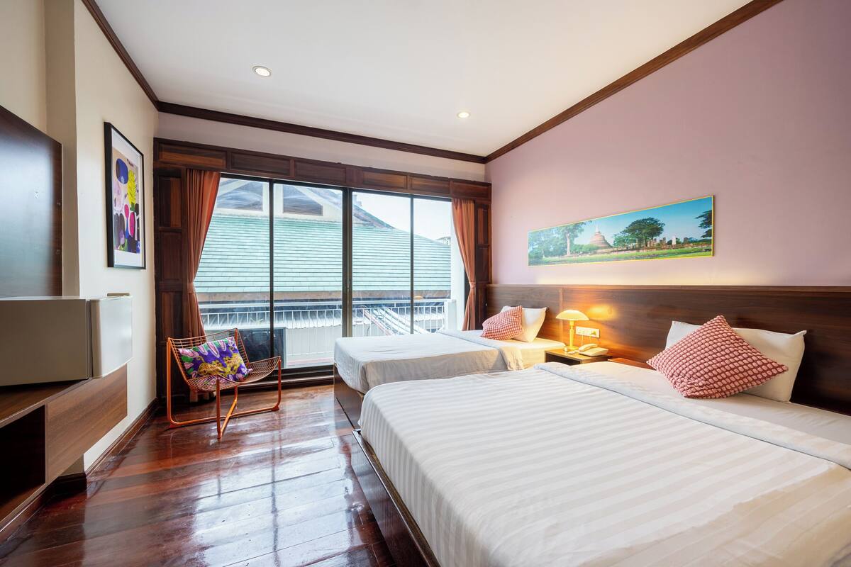 Phòng 3 Deluxe | Minibar, két bảo mật tại phòng, bàn