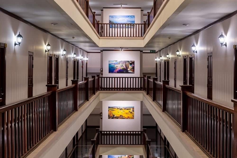 The President Hotel at Chokchai 4