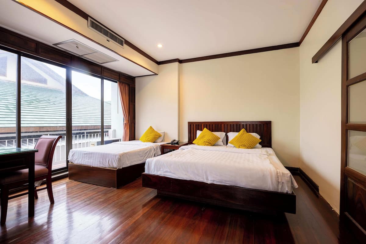 Phòng Suite | Minibar, két bảo mật tại phòng, bàn