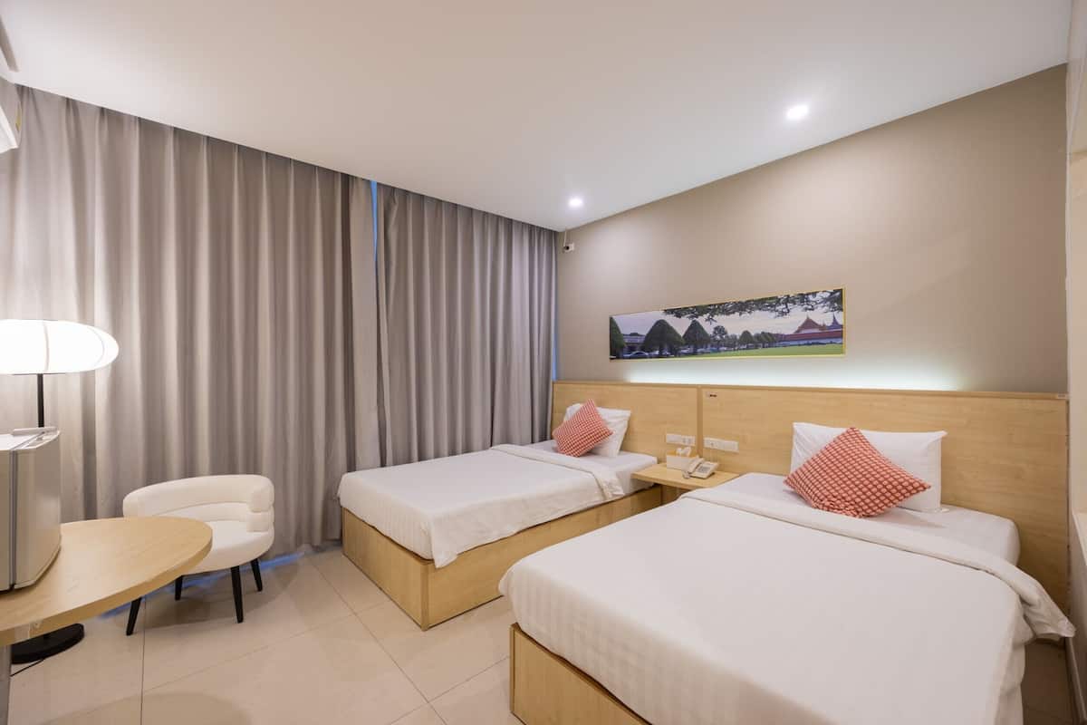 Minibar, két bảo mật tại phòng, bàn