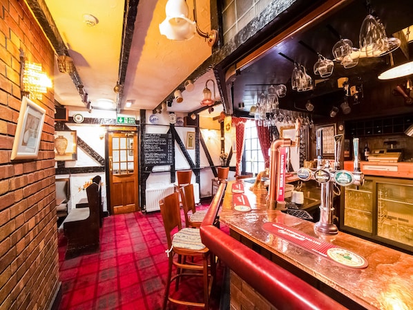 Bar (on property) - OYO The Royal Hotel (Gateshead)