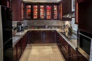 Apartment, 4 Bedrooms, Balcony, City View | Private kitchen | Full-size fridge, microwave, oven, stovetop - Dream Inn Dubai - Arabian Old Town (Dubai)