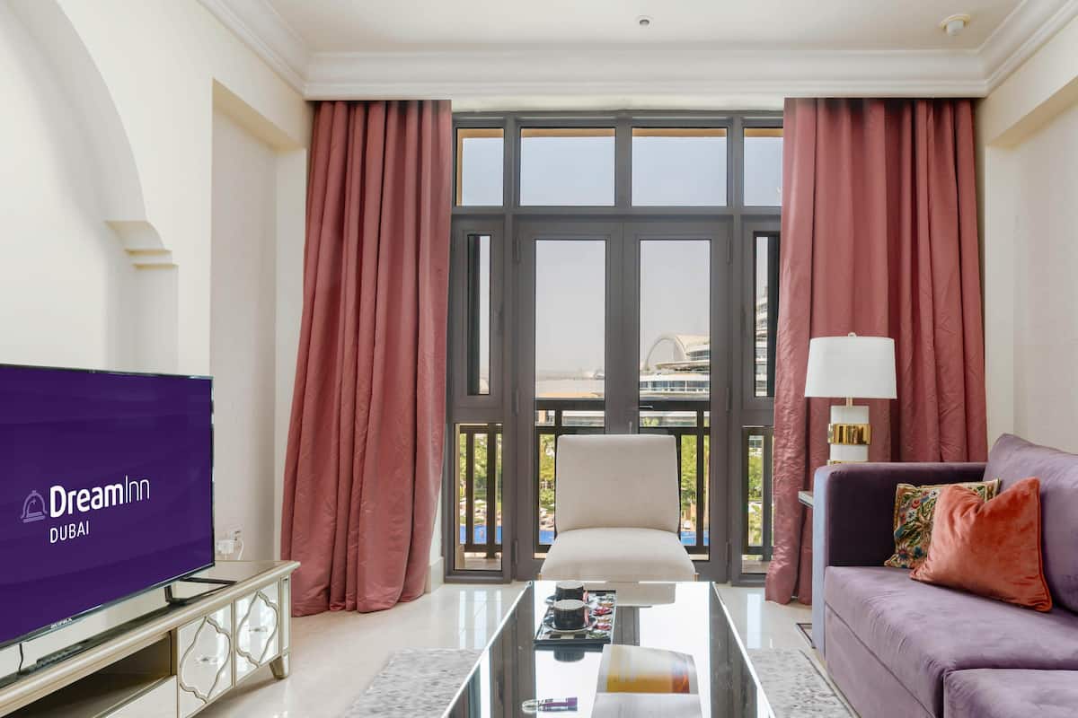 Departamento Confort, 1 habitación, vista a la ciudad | Sala de estar | Televisión de pantalla plana 