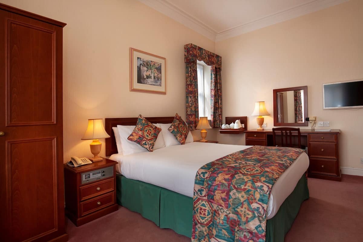In-room safe, desk, iron/ironing board (on request), WiFi (free)