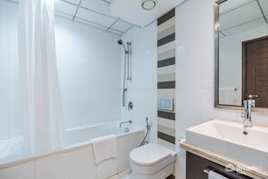 Doppia Design | Bagno | Vasca da bagno a immersione totale, set di cortesia gratuito