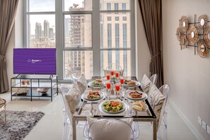 Apartment, 2 Bedrooms, City View | In-room dining