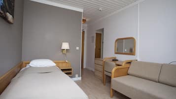 Single Room, Mountain View | Desk, iron/ironing board, free WiFi, bed sheets