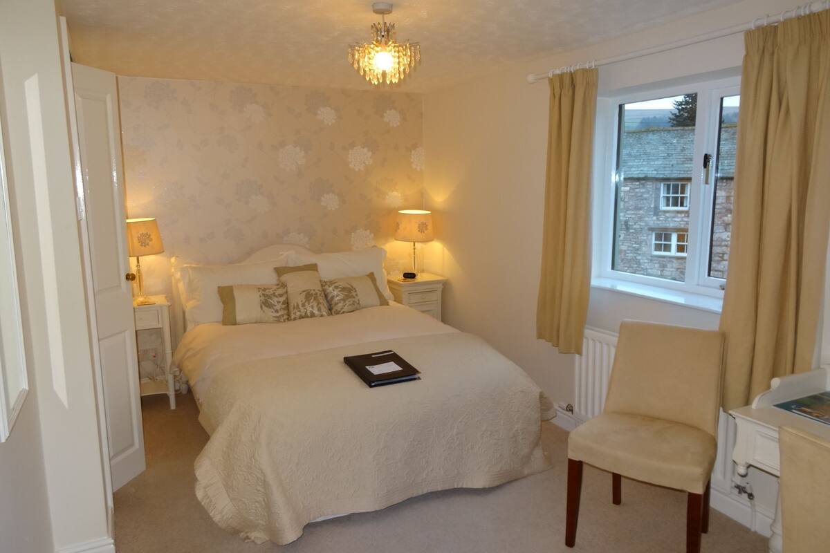 Deluxe Double Room, 1 Double Bed, Ensuite, Garden View