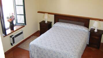 Desk, rollaway beds, bed sheets