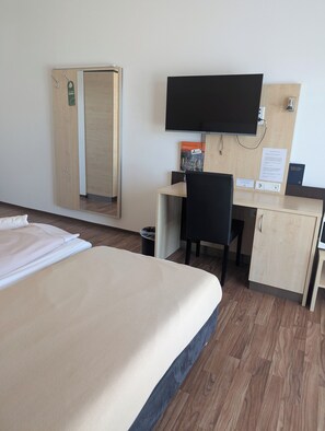 Desk, cribs/infant beds, rollaway beds, free WiFi - Auszeithotel (Wornitz)