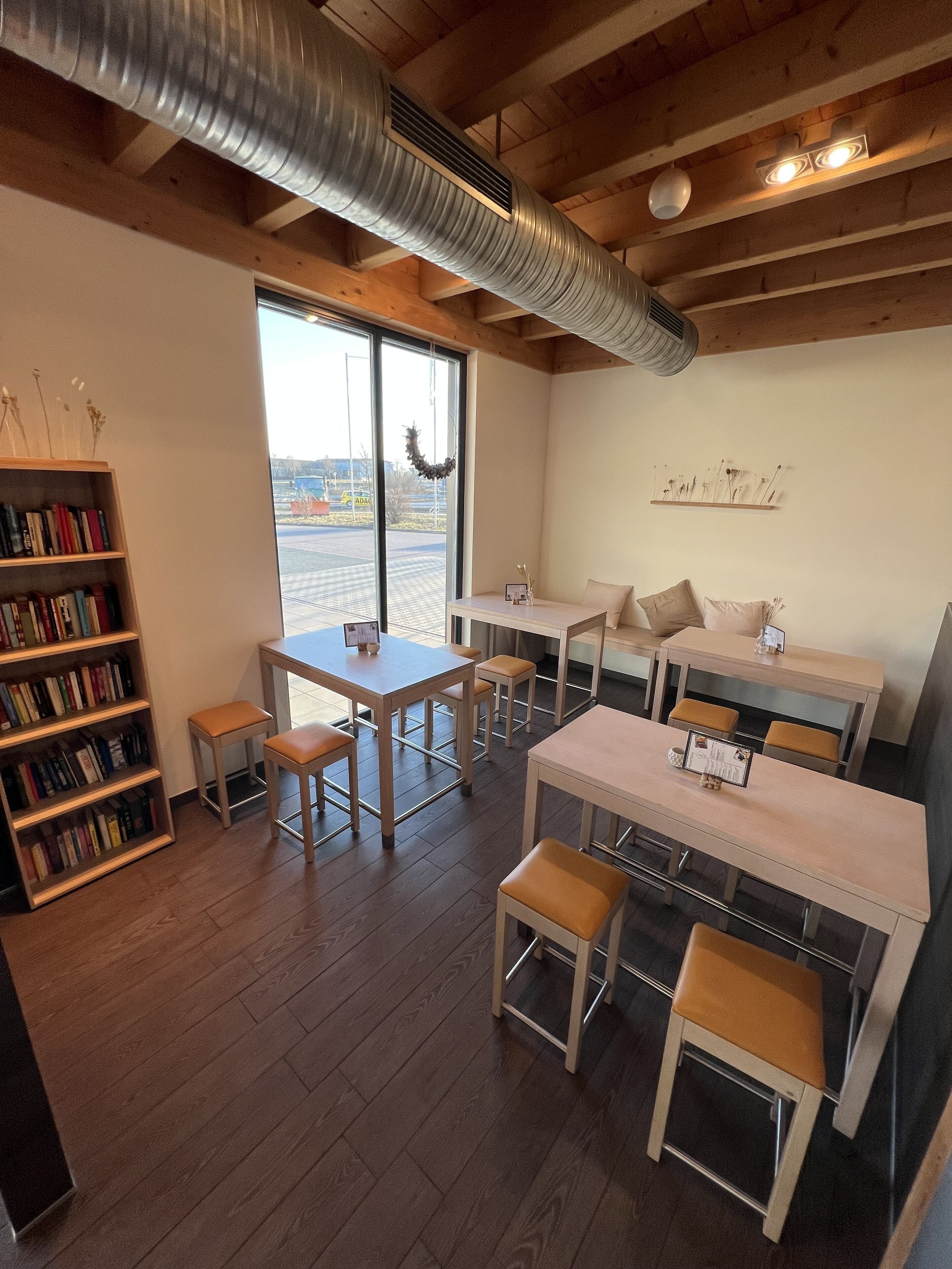 breakfast, lunch, dinner served; regional cuisine