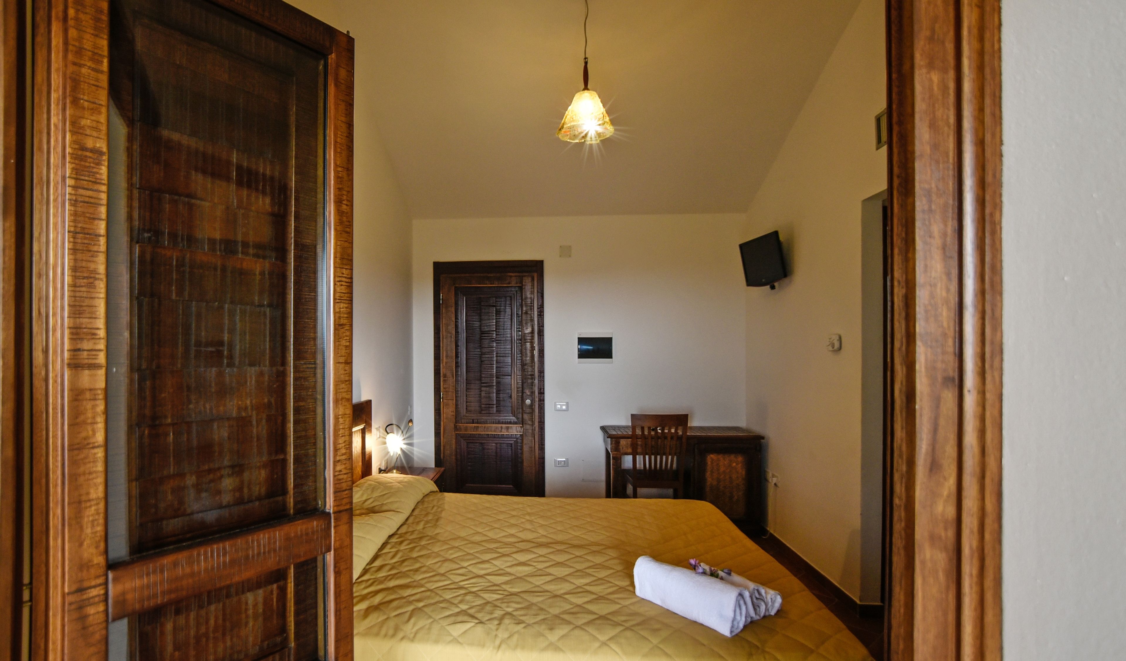 premium bedding, minibar, desk, iron/ironing board