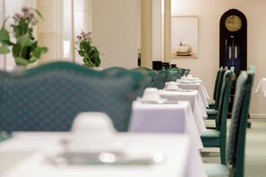 Café da manhã com buffet todos os dias mediante uma taxa