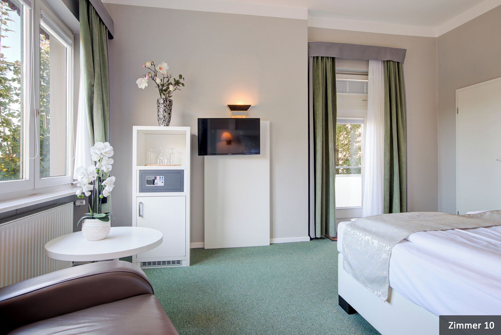 suite, non smoking, balcony | 1 bedroom, premium bedding, in-room safe, individually decorated