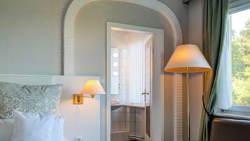 Suite, Non Smoking, Balcony | Premium bedding, in-room safe, individually decorated, desk