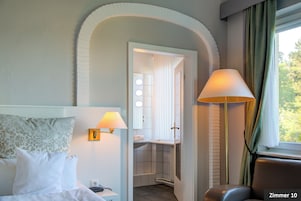 Suite, Non Smoking, Balcony | Premium bedding, in-room safe, individually decorated, desk