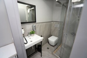 Standard Room | Desk, soundproofing, iron/ironing board, free WiFi - Arkem Maltepe (Istanbul)
