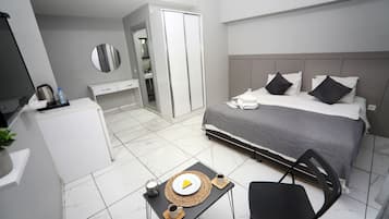 Standard Room | 1 bedroom, desk, soundproofing, iron/ironing board
