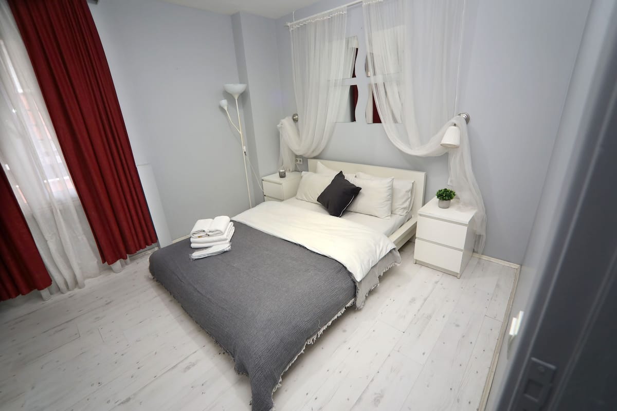 Suite, 1 camera da letto | 1 camera, una scrivania, insonorizzazione, ferro/asse da stiro
