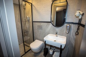 Standart Oda | Bathroom | Shower, free toiletries, hair dryer, slippers - ARKEM CITY HOTEL (Istanbul)