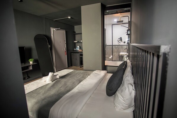 Deluxe-Zimmer, 1 Doppelbett | Schreibtisch, Bügeleisen/Bügelbrett, kostenloses WLAN, Bettwäsche