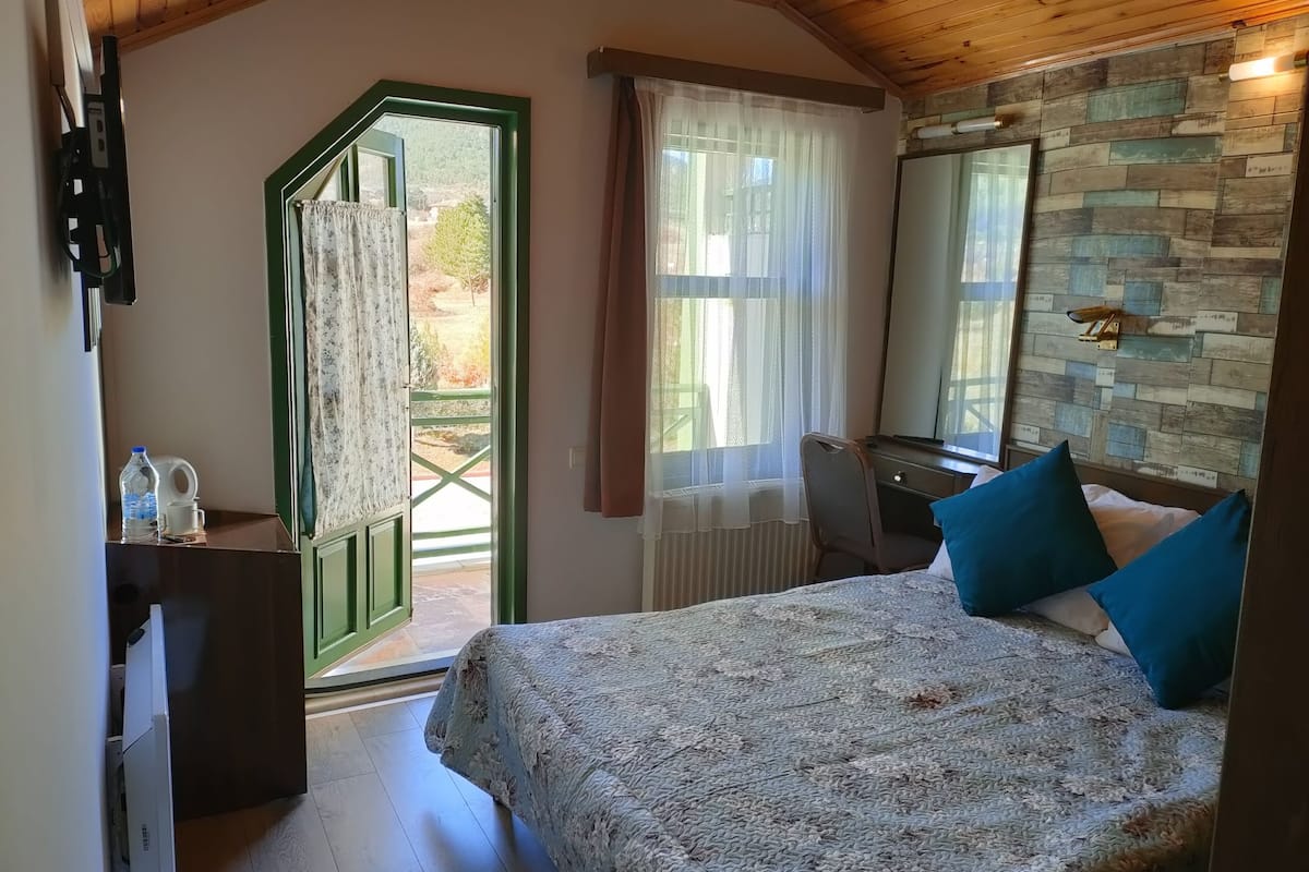 double room, mountain view | 1 bedroom, free minibar, in-room safe, free wifi