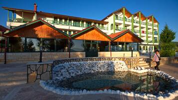 المنشأة من الخارج