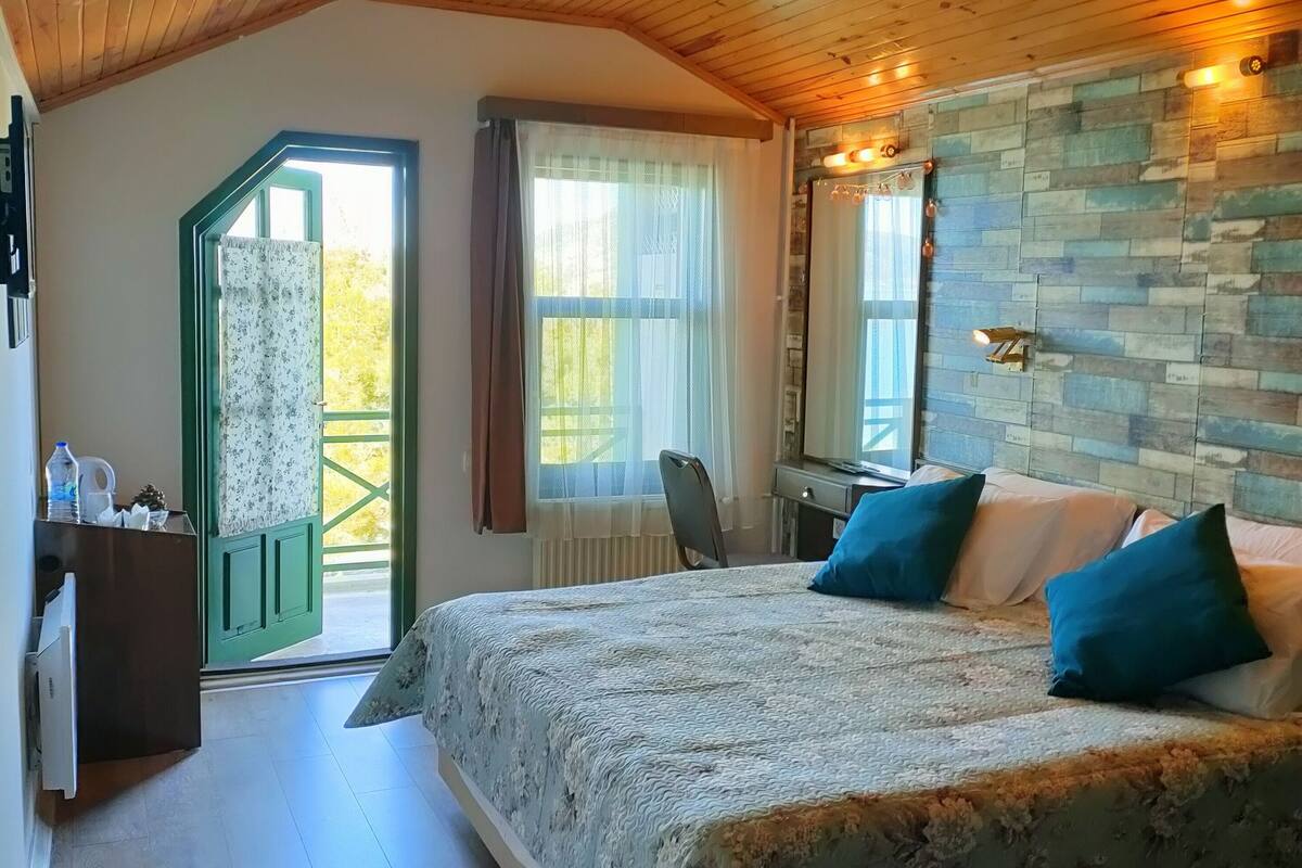 double room, lake view | 1 bedroom, free minibar, in-room safe, free wifi