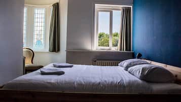 Doppelzimmer, 1 King-Bett, Gemeinschaftsbad (Tower) | Bügeleisen/Bügelbrett, Babybetten, kostenloses WLAN