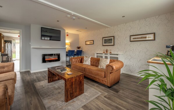 Exclusive Studio, 1 Bedroom, Non Smoking, Courtyard View | Premium bedding, free cribs/infant beds, free WiFi, bed sheets