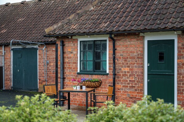 Exclusive Studio, 1 Bedroom, Non Smoking, Courtyard View | Premium bedding, free cots/infant beds, free WiFi, bed sheets