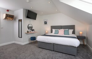 Deluxe Double or Twin Room | Premium bedding, free cribs/infant beds, free WiFi, bed sheets - Stableside at York Racecourse (York)