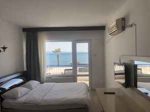 ห้องพาโนรามิก, ระเบียง, วิวทะเล | ผ้าปูที่นอนฝ้ายอียิปต์, เครื่องนอนระดับพรีเมียม